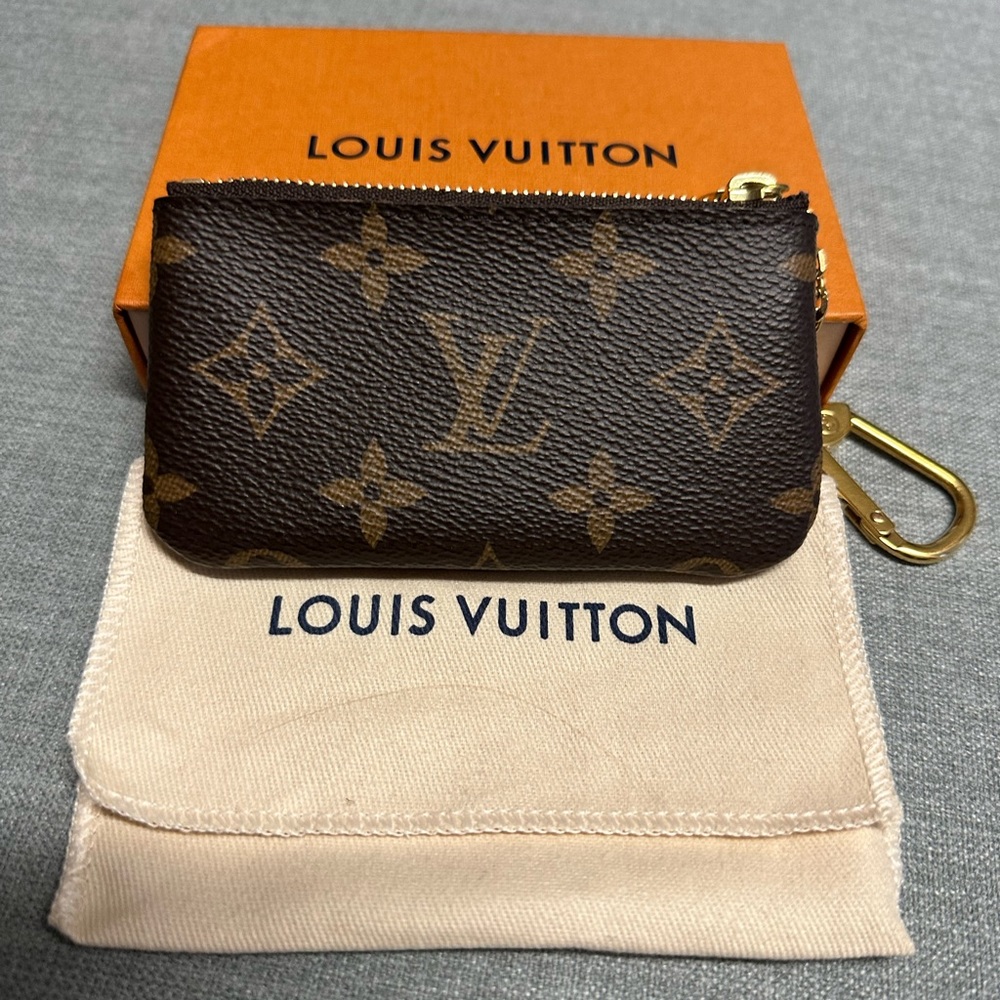 ❤️SOLD❤️Authentic Louis Vuitton Monogram Key Pouch/Card Holder
